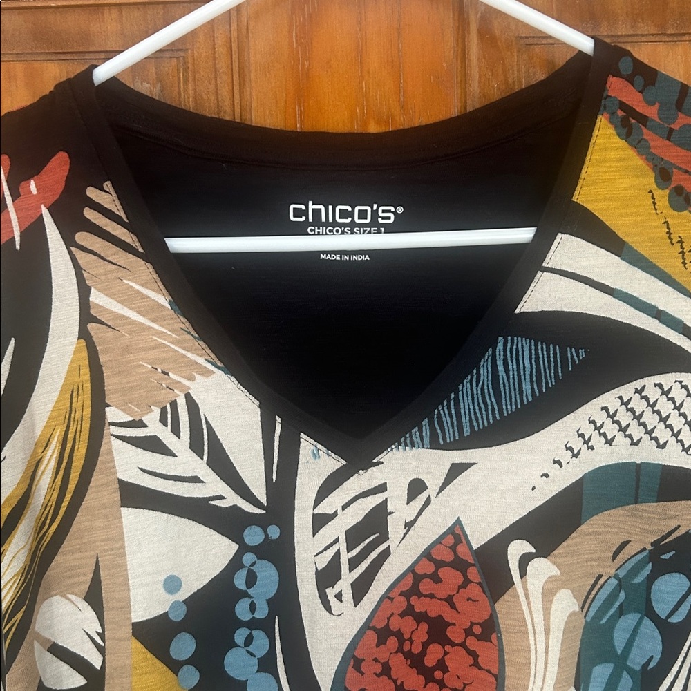 Chico’s Abstract Leaf Pattern V Neck Top - Picture 2 of 7